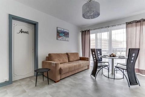 Located 10 minutes' walk from the Part-Dieu train station, this accommodation has a balcony so that you feel at home in a residence with a large park. Close to all amenities (Part-Dieu station, Metro, Tram, Bus). It consists of a large room with a be...
