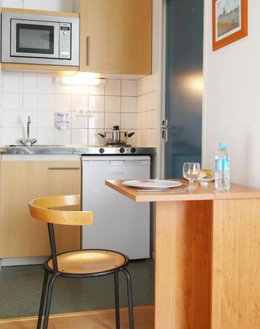 The establishment is located near the historic city center, next to the Voltaire tramway station. It offers furnished apartments with free Wi-Fi access. All apartments feature a living room with sofa bed, TV, desk area and fully-equipped kitchen with...