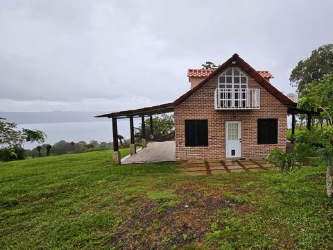 Belle propriété à vendre à Lake Arenal, Tilaran, Guanacaste Bienvenue dans votre retraite de rêve à Tronadora, Tilaran, Guanacaste ! Au prix de 320 000 $, cette propriété s’étend sur 4 307 mètres carrés, offrant un havre de paix avec une vue imprenab...