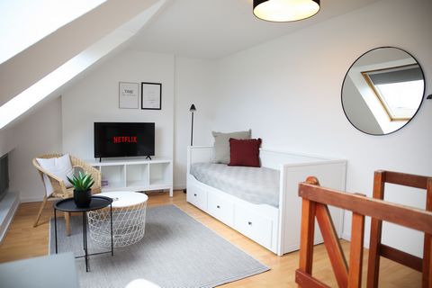 Enjoy a pleasant stay in a stylish and modern duplex apartment in the heart of the Ruhrpott. Characteristics: -high-quality equipment for well-being -Top location -comfortable check-in -free parking Kitchen: -Dishwasher -Coffee maker, kettle, microwa...