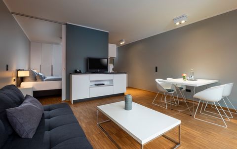 Classy designer furniture, panoramic windows and hardwood floors await you in your apartment. The bright living area is furnished with a dining table, a sofa bed, a flat-screen TV and a DVD player. The superbly equipped kitchen features an oven, a co...