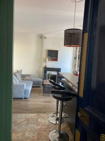 Beautiful apartment, comfortable and crossing. This apartment, entirely furnished with care, offers an exceptional two rooms with a bedroom on the courtyard side. The equipped kitchen gives a very bright and cozy living room. The toilets are separate...