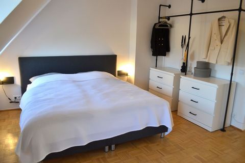 Object description The approximately 50 square meter 1.5 room apartment is freshly renovated and fully furnished and equipped. With a view over the rooftops of Essen, you will live here in a carefully furnished apartment, which has been provided with...