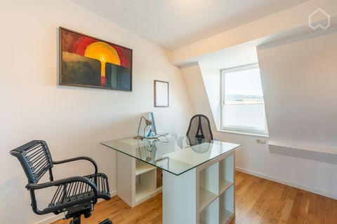 Furnished penthouse apartment in the heart of Leipzig on. It is located between Clara-Zetkin-Park and the stadium. In a quiet street above the rooftops of the city you will find the approx. 100 m² with 3 rooms, open kitchen with cooking island and 12...
