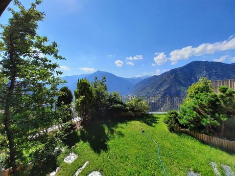 Located in a quiet area of Engolasters, in Escaldes-Engordany, this chalet offers an exceptional residence with high quality details. With a total area of 220.00 m² and a generous garden of 39.00 m², the property is in excellent condition and has fou...