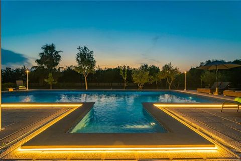 Fantastic country house, with private pool and accommodation for 8 people, on the outskirts of Capdepera. The private chlorine pool is the protagonist of this magnificent house. Enjoy a good swim, in its 12 x 6 m large and 1.2 to 2.2 m depth, after h...