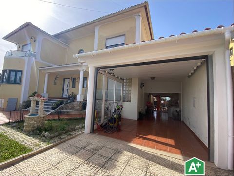 4 bedroom villa with large garage and garden - between Caldas da Rainha and Foz do Arelho If you are looking for a large, comfortable, spacious villa located in a privileged area, then this is the right villa for you! Imposing villa located in a resi...