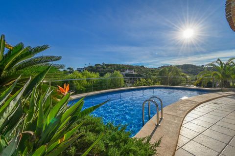 Beautiful and comfortable villa in Javea, on the Costa Blanca, Spain with private pool for 8 persons. The house is situated in a hilly, wooded and residential beach area and at 3 km from El Arenal, Javea beach. The villa has 4 bedrooms and 3 bathroom...