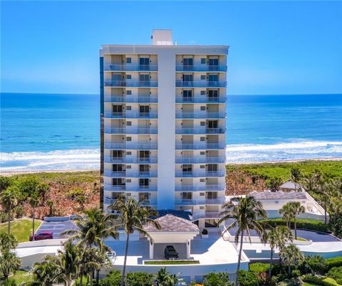 Captivating ocean views from this Penthouse condo. Wall to wall windows w/ocean & river views from all major rooms. Features include marble & wood floors, 10Ft. ceilings, crown molding, built-ins, gas fireplace, wet bar, island kitchen, oceanfront ba...