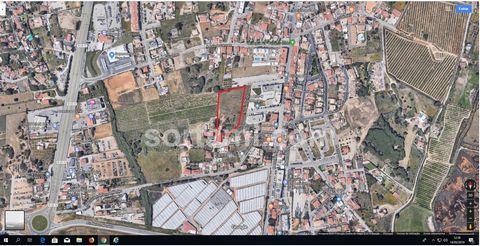 Fantastic building land in the center of Montenegro, near Faro. This land has about 9110m2 of which 5500m2 are approved for construction. The capital of the Algarve, Faro, has twelve centuries to live, so walking through its streets is like walking t...