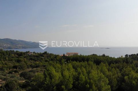 Pelješac, Orebić - building plot of 1791 m2 for sale in a quiet location, in an area of mixed, predominantly residential use M1, with a road passing through it. The building plot is 500 meters from the sea. The infrastructure, that is, electricity an...