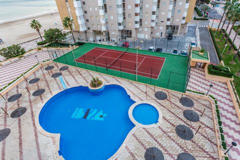 Charming APARTMENT IN CULLERA WITH EVERYTHING YOU MAY NEED, located in a RESIDENTIAL ON THE BEACHFRONT. IDEAL TO ENJOY THE SUN ALL YEAR ROUND, where you can enjoy sports in its gym and play areas, dips in the COMMUNITY POOL and beach, its promenade a...