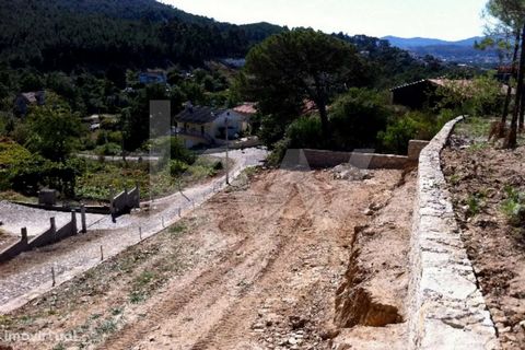 Fantastic plot of land for the construction of your holiday villa!!!! The land is totally walled with granite, with an area of 748 m2 and with a project for the construction of a 4 bedroom villa with swimming pool in the process of licensing. Approxi...