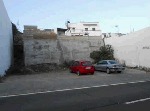 Land for commercial and residential use with 229.85 square meters of surface. The offer is subject to errors, price changes, omissions and/or withdrawal from the market without prior notice. The indicated price does not include taxes or registry expe...