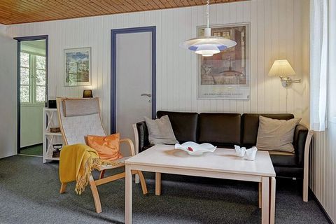 Holiday cottage located a few metres from the best sandy beach in Denmark. Large living room with flatscreen TV, open kitchen and exit to a secluded terrace with garden furniture. The house has every modern amenity needed. The double bed is 11/2 size...