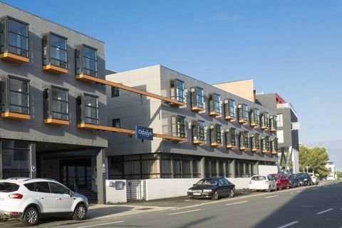 Ten apartament, mieszczący się w nowoczesnej, białej rezydencji l'Archipel, jest idealnym miejscem na udane wakacje lub wypad w popularnej nadmorskiej miejscowości La Rochelle. Résidence l'Archipel znajduje się około 1,4 km od starego portu i około 1...