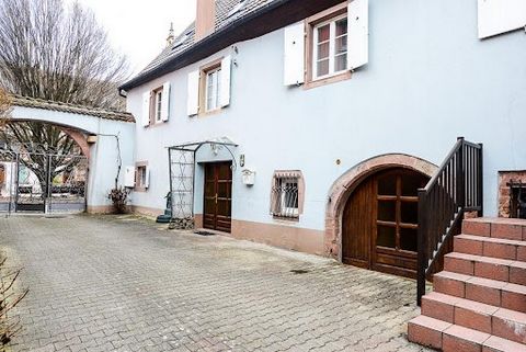 Beautiful 16th century family house with a lot of character in the historic centre of Turckheim, in the immediate vicinity of all shops and services. On the ground floor, a very large entrance hall leads to an independent fitted and equipped kitchen,...