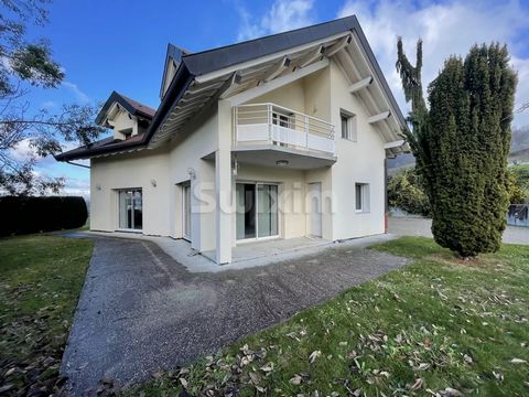 Ref 67576GP: Welcome to the town of Cruseilles, located 20 minutes from Annecy and Geneva and close to all amenities. Come and discover this magnificent villa and its idyllic living environment, these high-end services, these 2500m² of land, its 100m...