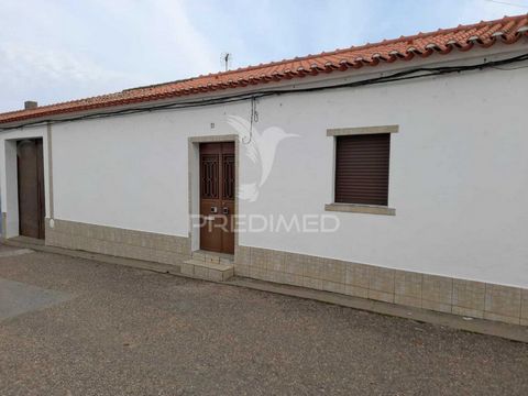 Excellent typical Alentejo house with 4 bedrooms, 2 kitchens with fireplace, garage and backyard with water well in the center of the historic village of Pias. The property is all refurbished and ready to move in. DON'T MISS THIS OPPORTUNITY AND BOOK...
