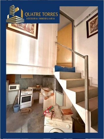 Quatre Torres presents an EXCLUSIVE GROUND FLOOR of 116M2 to renovate in CATARROJA. It has enabled divisions that create a second floor with 2 bedrooms and space for storage inside the room, additional has 2 bathrooms, kitchen and hot water heater. L...