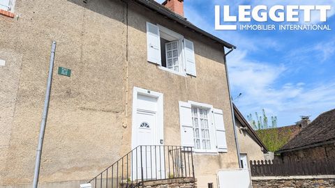 A20561AMC87 - Lovely 2 bedroom house with 2 bathrooms. Comes with its own private courtyard and is in walking distance to restaurants, bars, a butcher's shop and a bakery. Information about risks to which this property is exposed is available on the ...