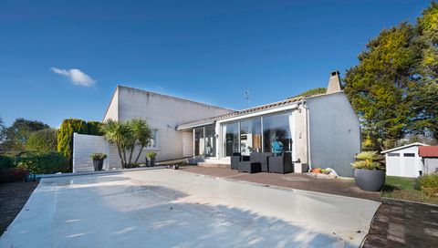Dpt Charente Maritime (17), viager à vendre proche de LA ROCHELLE maison P7 de 185 m² - Terrain de 803,00 m²
