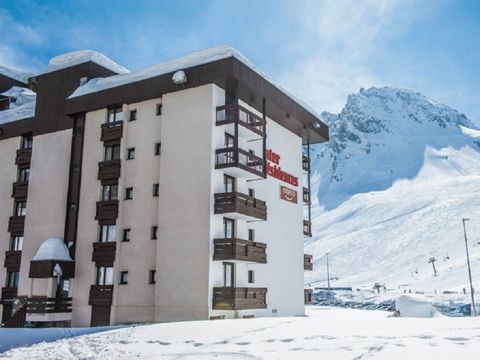 Your residence: This residence is located less than 200 meters from the lively centre of Tignes-Val Claret. This residence with private swimming pool consists of a single building. Activities: At the residence or at the resort, enjoy numerous sportiv...