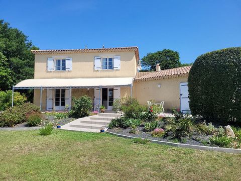 In a quiet residential area near the village centre. House with a living area of 150m2 with 15X8m secure free-form swimming pool on an enclosed plot of 2800m2 including a plot of 800m2 buildable. The house is organized on 2 levels. On the ground floo...