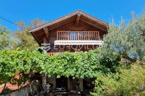 Istria, Kaštelir, charming wooden house for long-term rent. Located in Kaštelir, a quaint village just 16 km from Poreč and 11 km from the nearest beaches, this enchanting wooden house offers the perfect blend of tranquil rural living and proximity t...