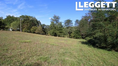 A26275CGI24 - Beautiful plot of land located in the countryside but close to all shops and services. The plot is fully constructible and has a total surface area of 2506m2. The plot is flat and easily accessible, with a slight slope at the rear. The ...