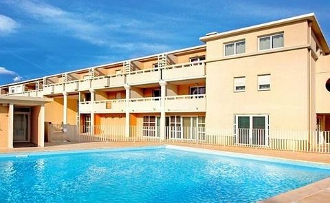 Sur la commune de Six fours les plages - Quartier des playes -Dans une résidence avec piscine , au calme - Joli studio d'une superficie de 26.02m2 composé d'une entrée avec coin cuisine, un séjour, une salle de bains avec wc, Une terrasse de 8.83 m2....