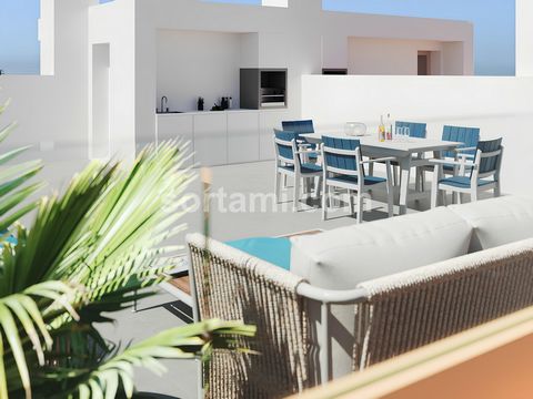 Kommen Sie und entdecken Sie Ihr neues Zuhause in Tavira! Dieses prächtige Penthouse mit drei Schlafzimmern befindet sich in der charmanten Stadt Tavira und ist der perfekte Ort für alle, die Komfort, Zweckmäßigkeit und eine privilegierte Lage suchen...