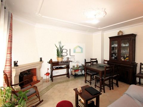 Imagine living in the heart of Faro, where urban life blends with the tranquility of a cozy home. Located just minutes from the city center, this charming 2-bedroom apartment offers an enviable location where everything is within walking distance. Fo...