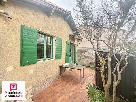 RIANS, proche de Cadarache ITER, 30 mn d'AIX en pce. Belle maison indépendante T1 au calme se compose d'un salon séjour cuisine et salle de douche wc donnant sur la terrasse avec terrain clos. Proche école et Stationnement facile. A voir Visite 360° ...