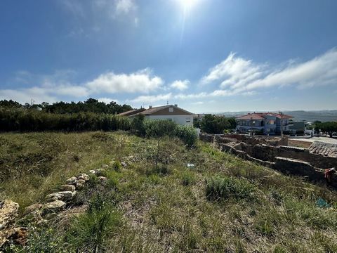 A MAIS VALIA DO IMÓVEL: Lote de terreno com 496m², para construção de moradia com cerca de 179m² de implantação, virado a Sul, em praceta sem saída a cerca de 1.5 km do centro da Vila da Ericeira. DESCRIÇÃO DO IMÓVEL: a. Área 496m²; b. Com viabilidad...