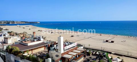 Magnífico apartamento de 2 dormitorios con vistas al mar en Praia da Rocha, en Portimão. Ubicado en primera línea con vistas panorámicas al mar, este apartamento proporciona el máximo confort y calidad de vida, por lo que es una excelente opción tant...