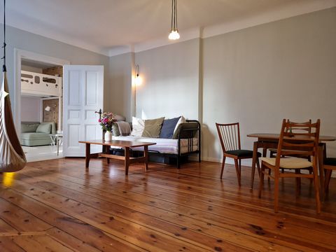 Charming Neukölln Apartment in the Heart of Schillerkiez Cozy and Convenient Living Looking for a comfortable and well-located home? This charming apartment in the vibrant Schillerkiez district of Neukölln offers the perfect blend of style and functi...