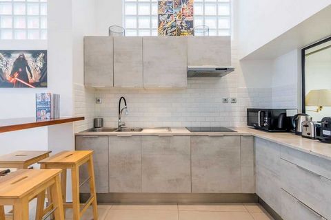 Checkmyguest offers you a magnificent 100m² loft in the heart of the trendy Sainte-Marguerite district, in the 11th arrondissement of Paris. This loft, just a stone's throw from the Place de la Nation, offers three warm and cozy rooms, perfect for an...