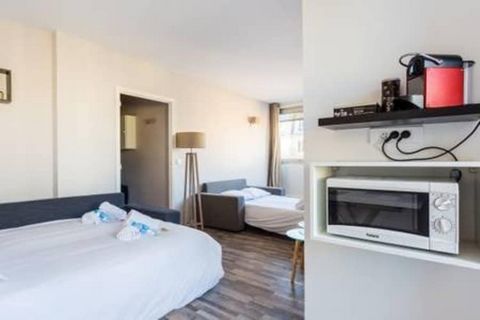 Checkmyguest vi offre un grazioso monolocale di 25 m², situato in posizione ideale nel cuore del quartiere Saint-Lambert di Parigi, a pochi passi dalla maestosa Torre Eiffel. Questa sistemazione sapientemente arredata offre uno spazio confortevole pe...