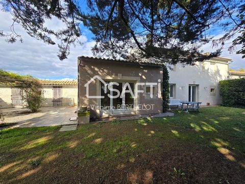 Venez découvrir à Villiers en Plaine, cette maison d'environ 136m2 nichée sur un terrain arboré de plus de 1000m2 avec garages, dépendances, appentis et cabanon de jardin. Cette maison se compose au rez de chaussée : d' une cuisine équipée, un salon/...