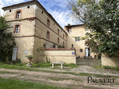 Ontdek dit prachtige kasteel uit de zestiende eeuw, gelegen in Gaudies, in het departement Ariège (09), op slechts 1 uur van Toulouse. Dit uitzonderlijke landgoed, doordrenkt van geschiedenis en charme, biedt een bewoonbare oppervlakte van 710m2, gen...