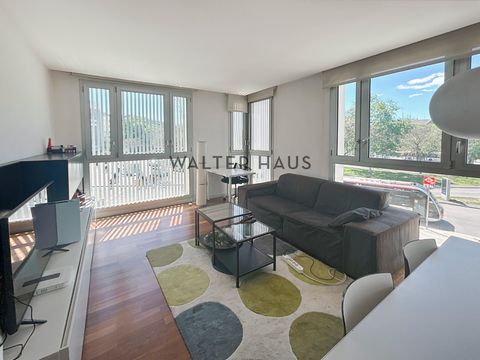 SEASONAL RENTAL - FURNISHED. AVAILABLE OCTOBER 12, 2024. Magnificent renovated 70m2 apartment, 30 seconds from the Barceloneta metro. This property is distributed in a spacious and bright living room, a separate kitchen fully equipped with quality ap...