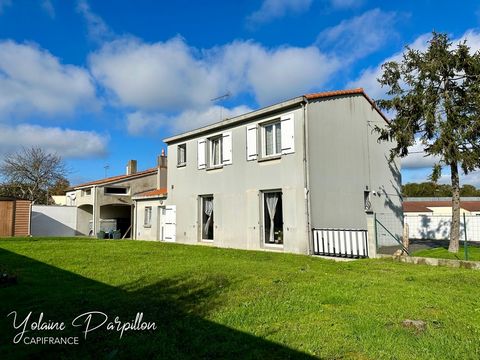 Maison familiale lumineuse offrant 5 chambres située à TREIZE SEPTIERS, Découvrez cette maison située en plein coeur de la commune de TREIZE SEPTIERS, proche des écoles, commerces et services. Son emplacement est stratégique pour un cadre de vie pais...