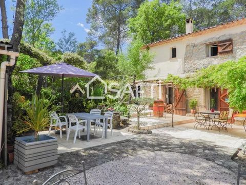 Cette magnifique propriété offre un cadre de vie paisible en pleine nature, offrant une vue panoramique sur les collines environnantes idéal pour les amoureux de la nature. De plus, la maison est pourvue d'un spa de nage chauffé, d'une terrasse, d'un...