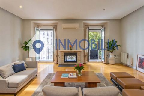 Grupo Inmobilia presents an exclusive apartment in the heart of Madrid, Barrio de Sol – Ready to move into! If you are looking to live surrounded by the history and charm of Madrid, this apartment is your next stop. Located in a representative buildi...