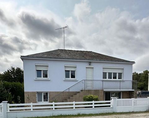 Située à seulement cinq minutes du centre-ville d'Herbignac, cette charmante maison de 1959 en duplex offre une belle opportunité d'aménagement pour deux logements distincts. Idéale pour une famille souhaitant de l'espace ou pour un investisseur rech...