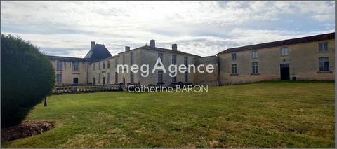 In the sumptuous 17th-century Château du Douhet, I offer you two interconnected flats in an exceptional setting. After parking in a secure area, you will cross the perfectly maintained courtyard of honour to reach the west wing of the château, where ...