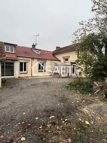 Située à Varennes-Changy (45290), cette maison de 137m2 bénéficie d'un environnement calme et verdoyant, à proximité des écoles et commerces, offrant ainsi une qualité de vie agréable pour une famille. À l'extérieur, on retrouve un jardin arboré de 9...