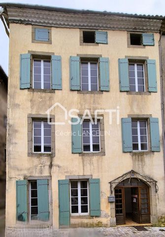 Cette maison de village à Chalabre ( 11230 ) est un véritable bijou pour ceux qui recherchent un cadre de vie pittoresque et convivial. Située sur une charmante petite place, elle incarne l'authenticité de la région avec une atmosphère chaleureuse et...