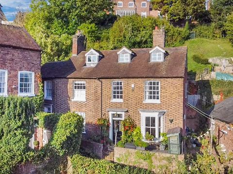 This charming period semi-detached cottage on St. Marys Steps, Bridgnorth, offers a unique blend of historical character and modern convenience. With three double bedrooms, the property provides ample space for comfortable living. The bright and airy...